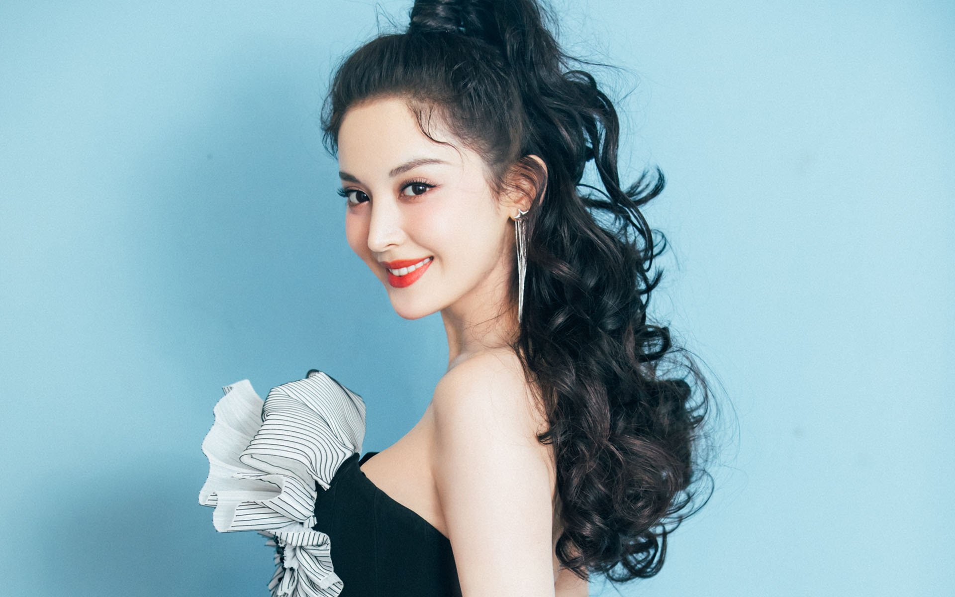 绿茵沙场，福登在巴拉圭与澳大利亚铁血鏪战中的绝境爆发