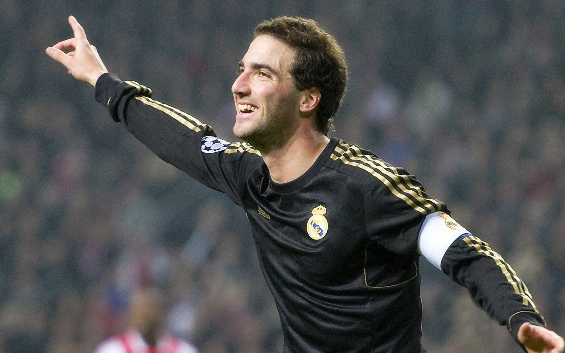 双城记,当欧冠上演伊斯坦布尔奇迹,洛杉矶正书写逆转传说